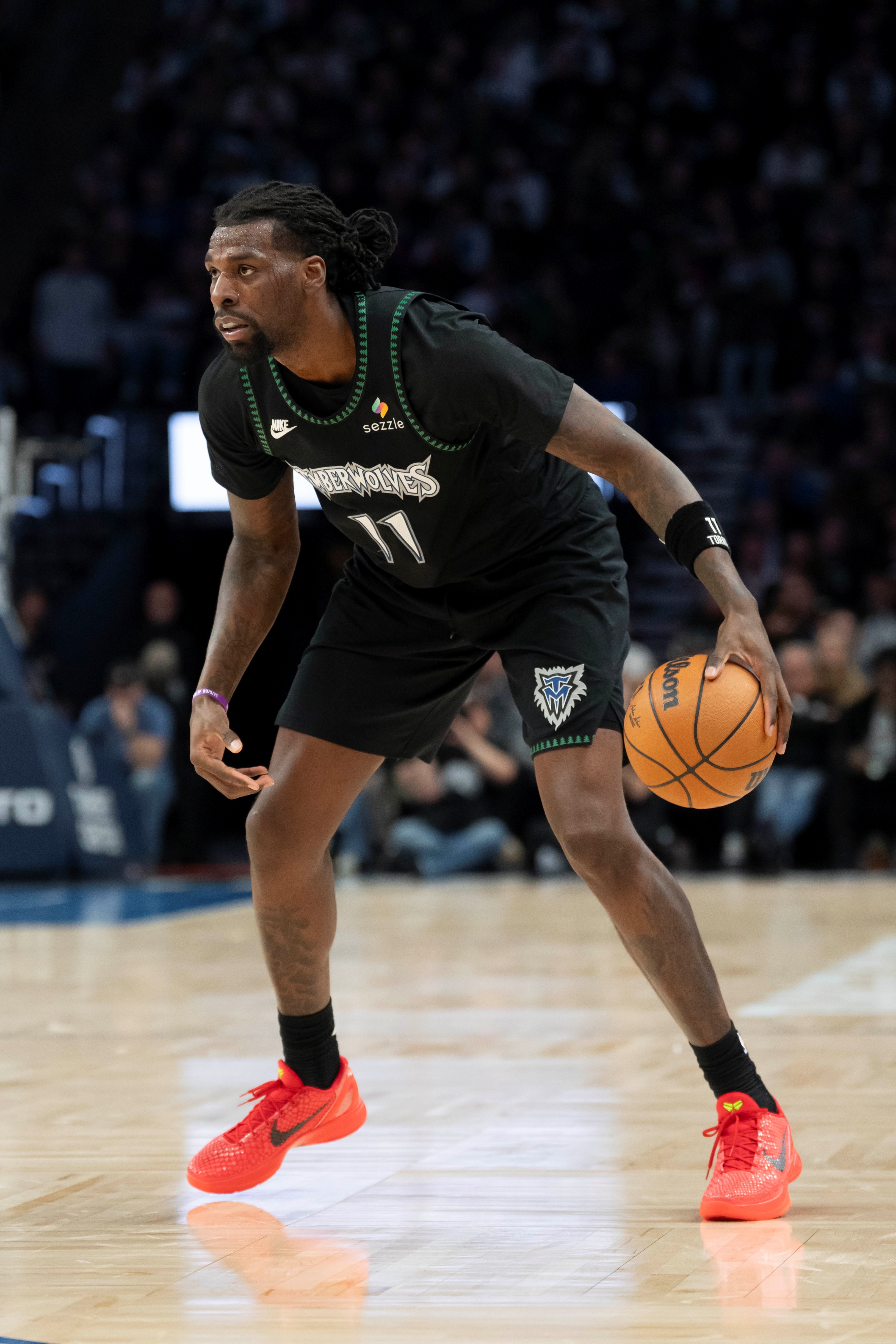 亚博-横冲直撞！里德12投6中得15分7板3助3断1盖帽 正负值+30最高